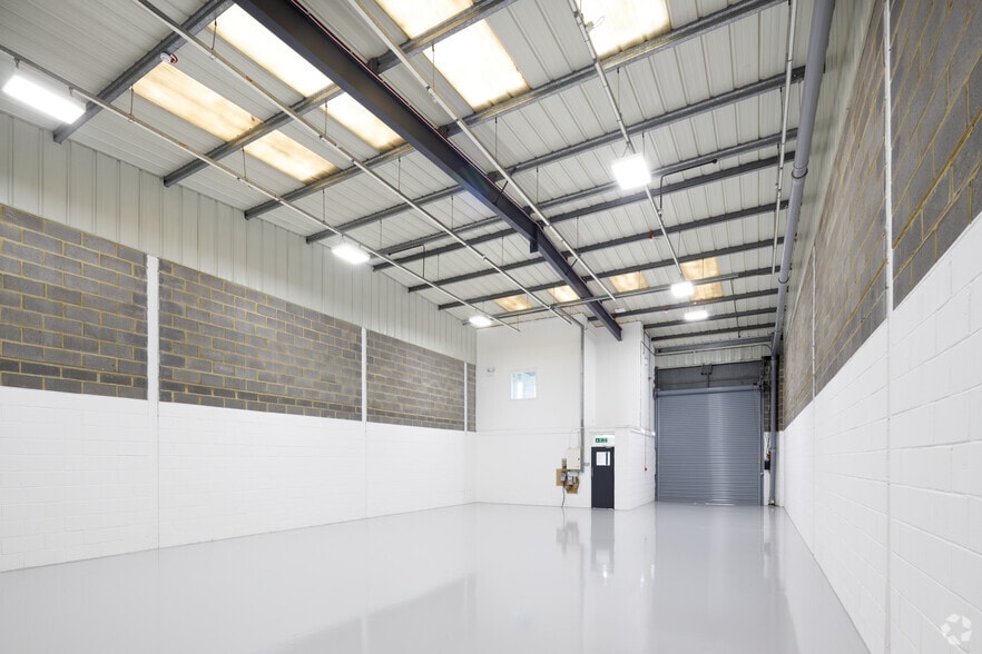 Neptune Clos, Rochester to rent - Building Photo - Image 3 of 26