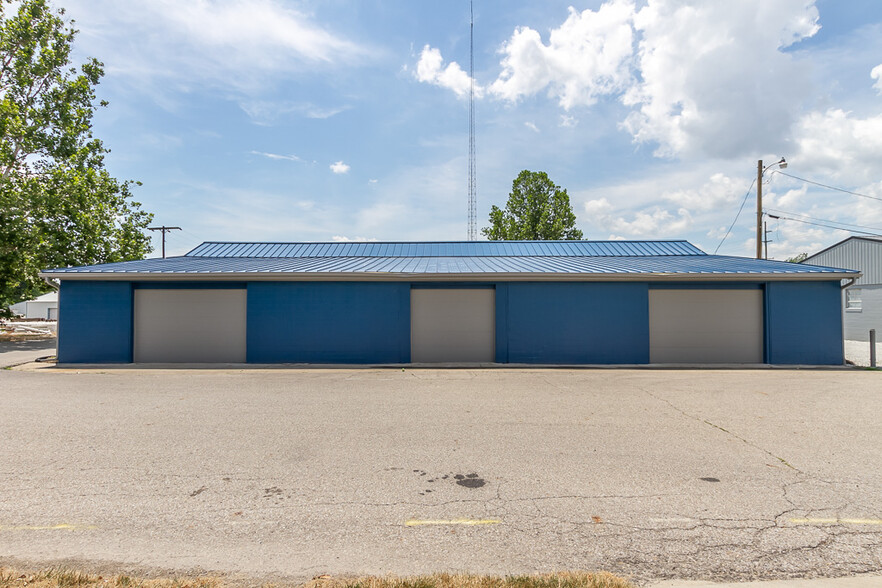 925 Virginia St, Shelbyville, IN for sale - Building Photo - Image 3 of 54