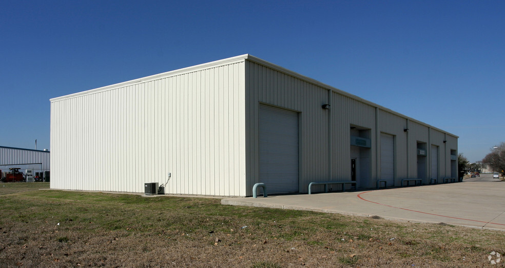 310 Industrial Blvd, McKinney, TX for rent - Building Photo - Image 3 of 3