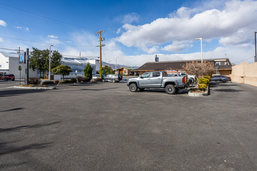 400 N Main St, Bishop, CA for sale - Building Photo - Image 3 of 19