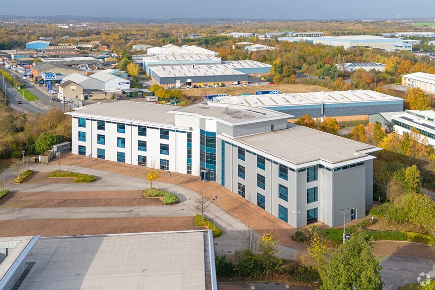 Golden Smithies Ln, Rotherham to rent - Primary Photo - Image 1 of 11