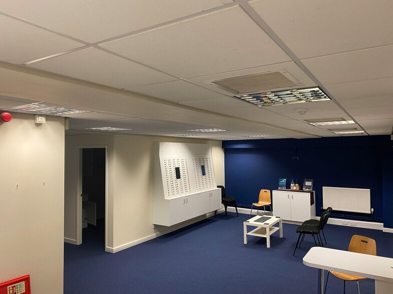 20-22 Frenchgate, Doncaster to rent - Building Photo - Image 3 of 12