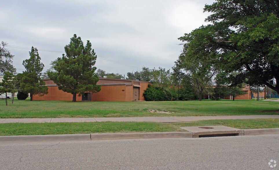 9710 10th Dr, Lubbock, TX for rent - Building Photo - Image 3 of 4