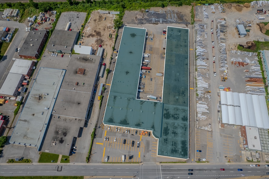 7527-7583 Boul Henri-Bourassa E, Montréal, QC to rent - Aerial - Image 2 of 16