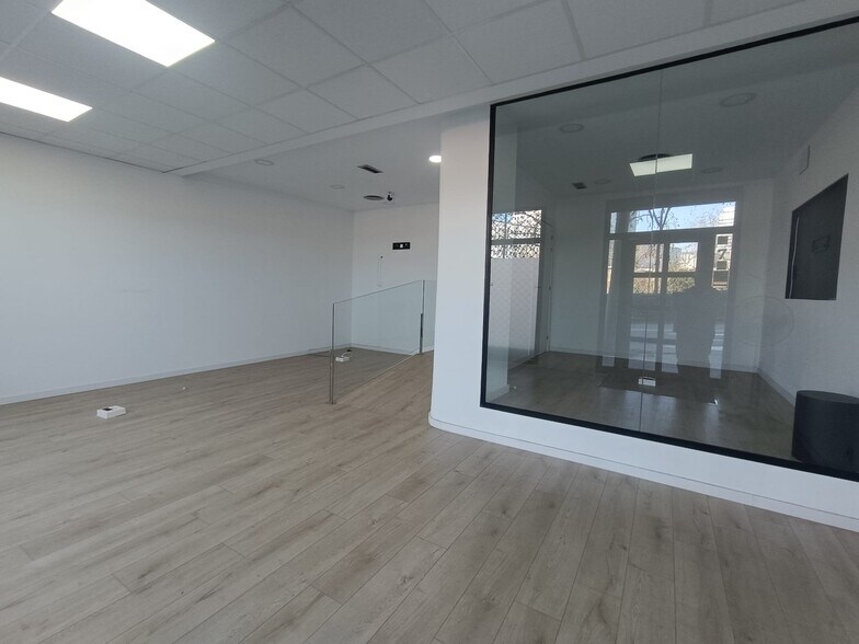 Retail in Sabadell, Barcelona to rent - Interior Photo - Image 2 of 2