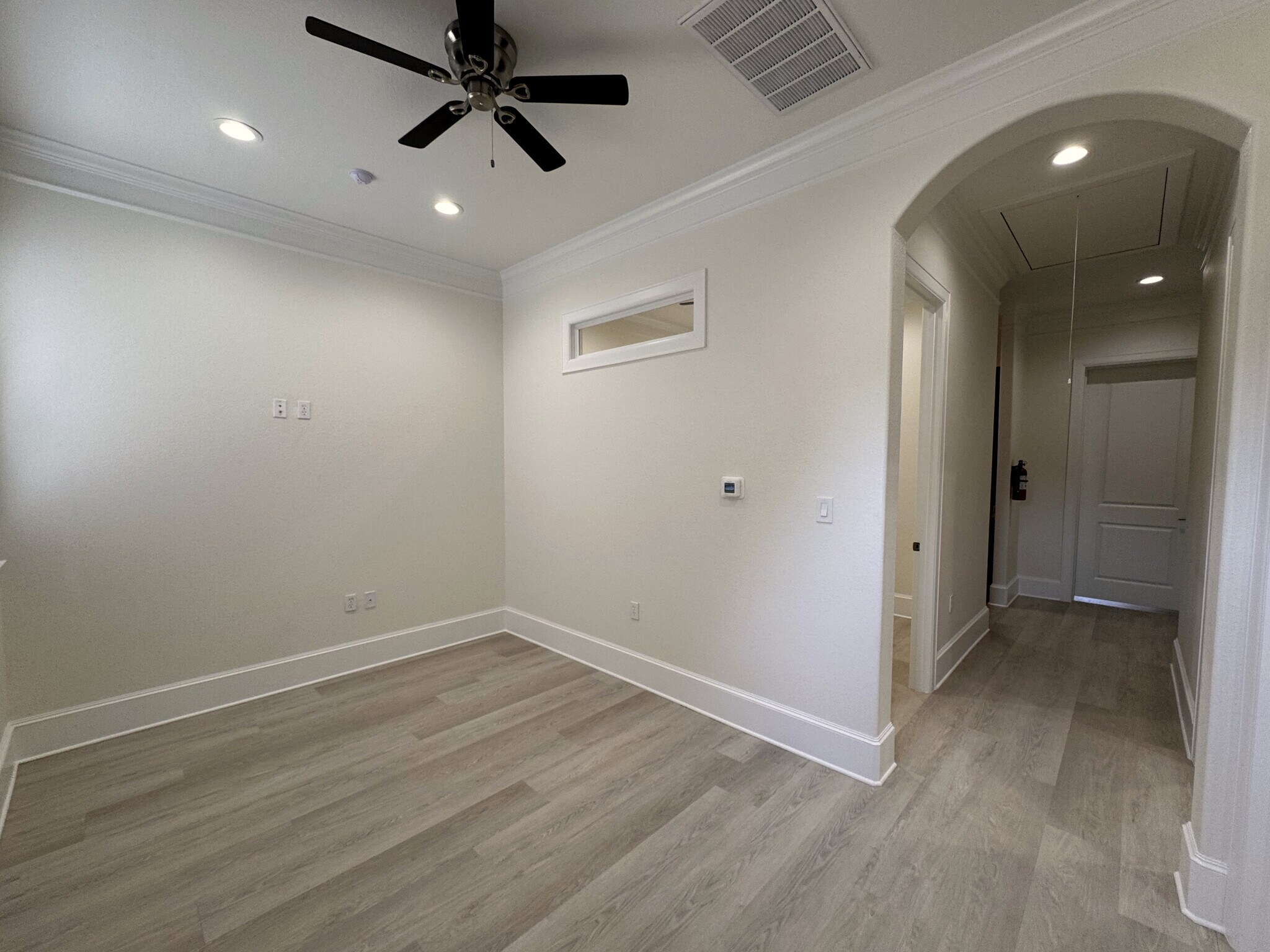 12410 Spring Cypress Rd, Tomball, TX to rent Interior Photo- Image 1 of 13