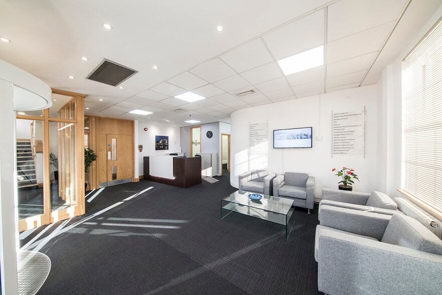 The Broadway, Amersham to rent - Interior Photo - Image 3 of 10