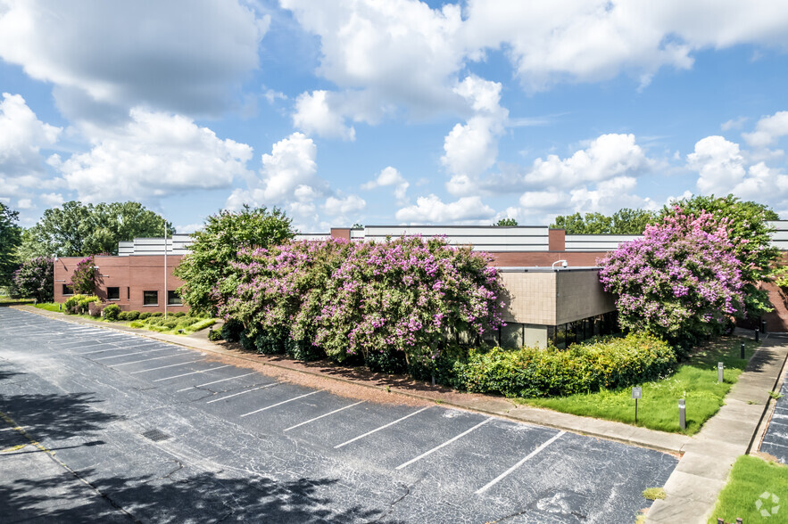 8000 Horizon Center Blvd, Memphis, TN for rent - Building Photo - Image 1 of 26