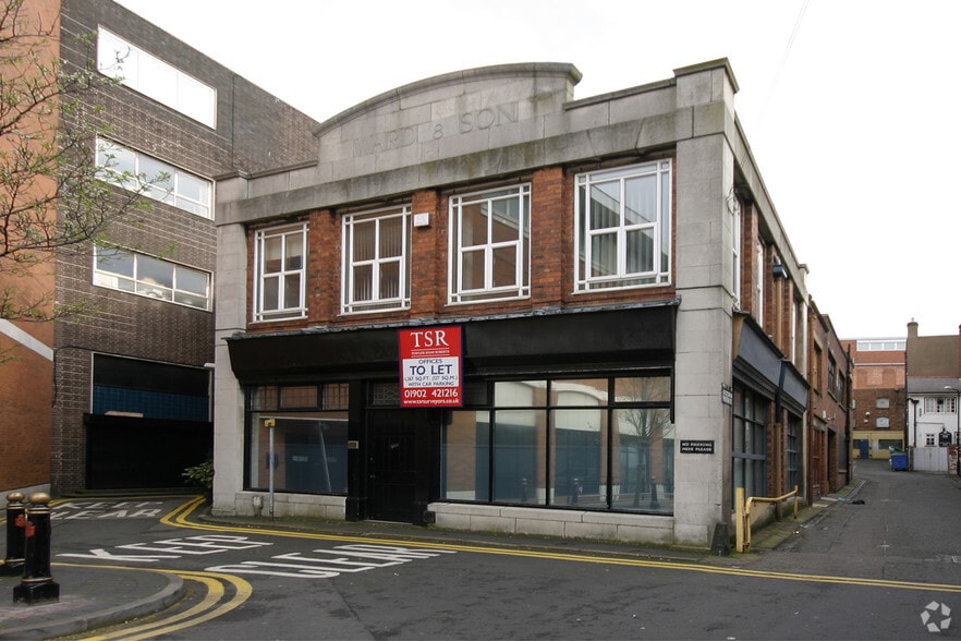 Victoria Passage, Wolverhampton to rent - Primary Photo - Image 1 of 2