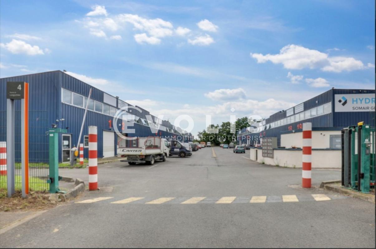 4 Route De Longjumeau, Chilly-Mazarin to rent Building Photo- Image 1 of 14
