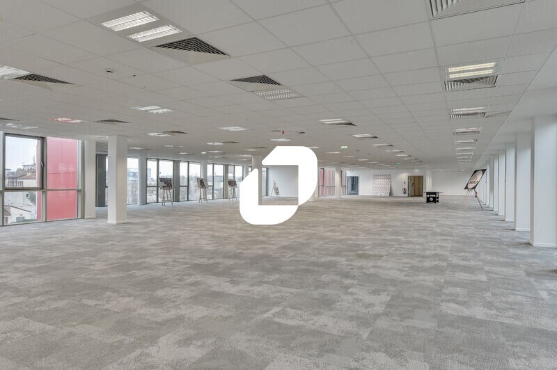 Light Industrial in Saint-Denis to rent - Building Photo - Image 2 of 14
