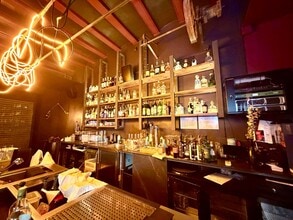 Retail in Barcelona, Barcelona to rent Interior Photo- Image 2 of 9