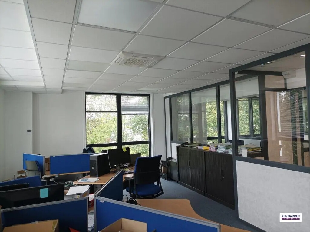 Location Bureaux 245 m² - Photo 1