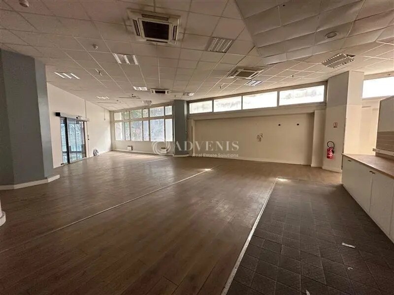 Retail in Noisy-le-Grand to rent Interior Photo- Image 1 of 7