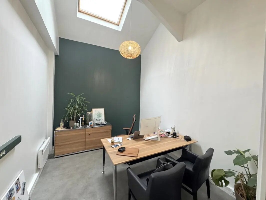 Office in Versailles to rent Interior Photo- Image 1 of 13