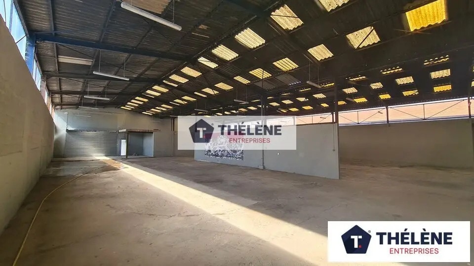 Location Local d'activités 1 000 m² - Photo 1