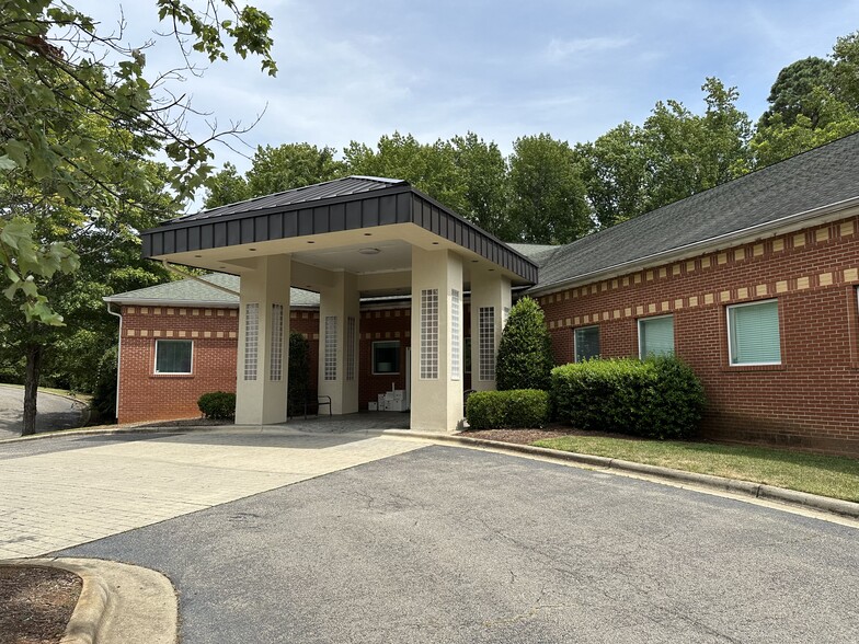 500 Holly Springs Rd, Holly Springs, NC for rent - Building Photo - Image 1 of 9