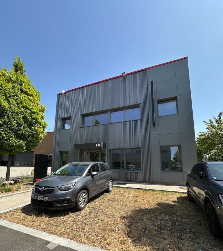 Industrial in Le Blanc-Mesnil to rent Building Photo- Image 1 of 6