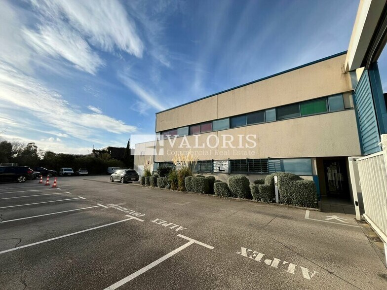 Office in Marseille to rent - Building Photo - Image 1 of 13