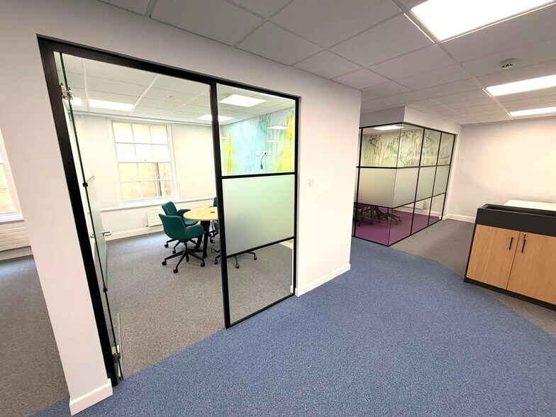 Charlotte St, Bath to rent - Interior Photo - Image 2 of 9