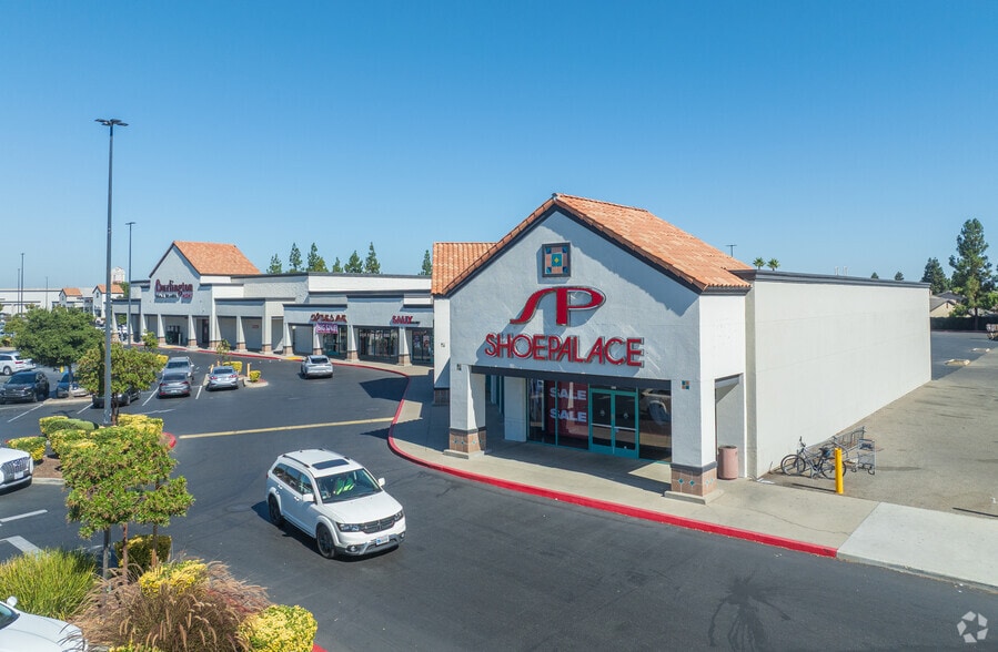 1645 Countryside Dr, Turlock, CA to rent - Building Photo - Image 3 of 37