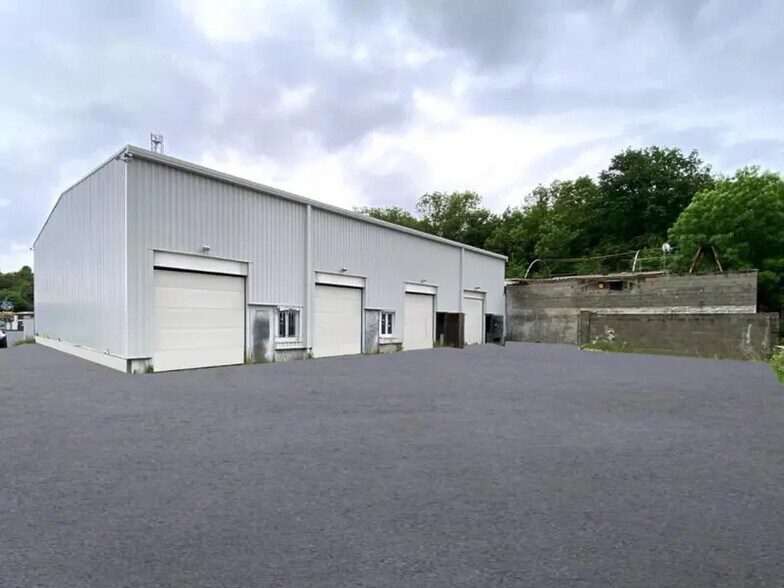 Light Industrial in Saint-Genis-Laval for sale - Building Photo - Image 1 of 3