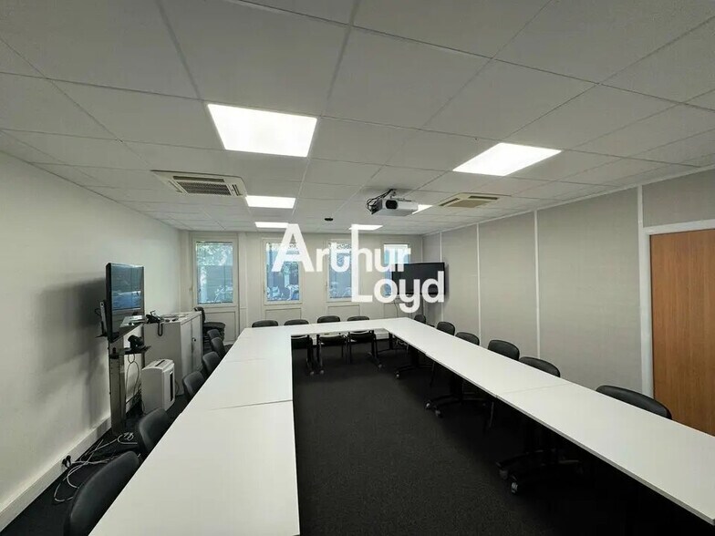 Office in Valbonne to rent - Interior Photo - Image 3 of 13