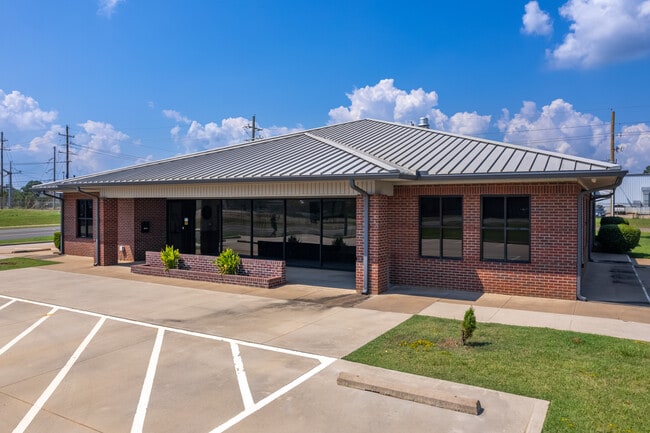 More details for 851 W Harrison Rd, Longview, TX - Industrial for Sale