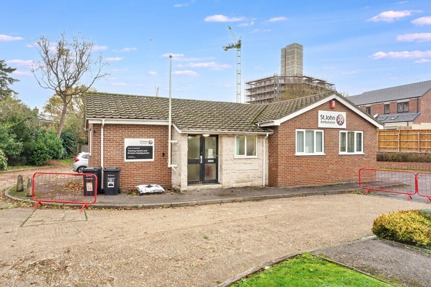 Crowthorne Rd N, Bracknell for sale - Primary Photo - Image 1 of 1