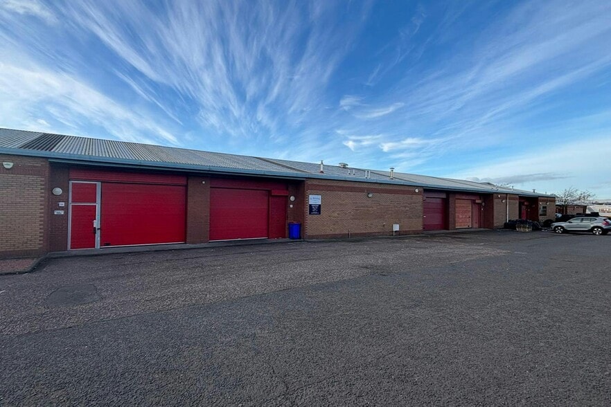 Nasmyth Rd S, Glasgow to rent - Building Photo - Image 3 of 5