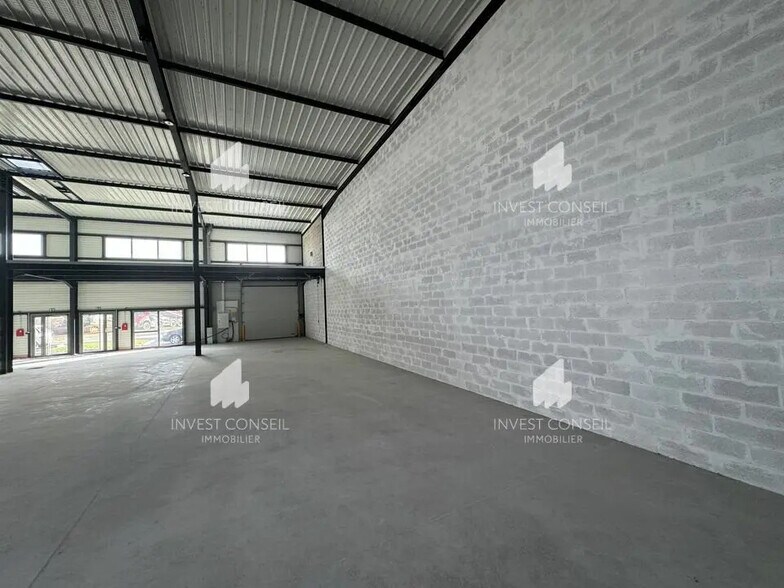 Light Industrial in Le Thillay to rent - Building Photo - Image 2 of 7