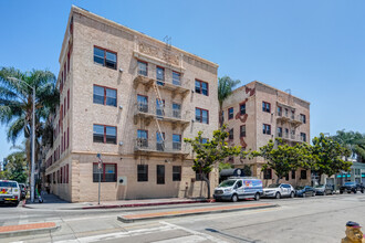 Hollywood Hills portfolio of 3 properties for sale on LoopNet.co.uk Building Photo- Image 1 of 10