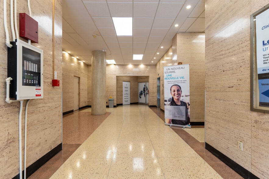 1255-1289 Boul Laird, Mont-Royal, QC to rent - Interior Photo - Image 2 of 7