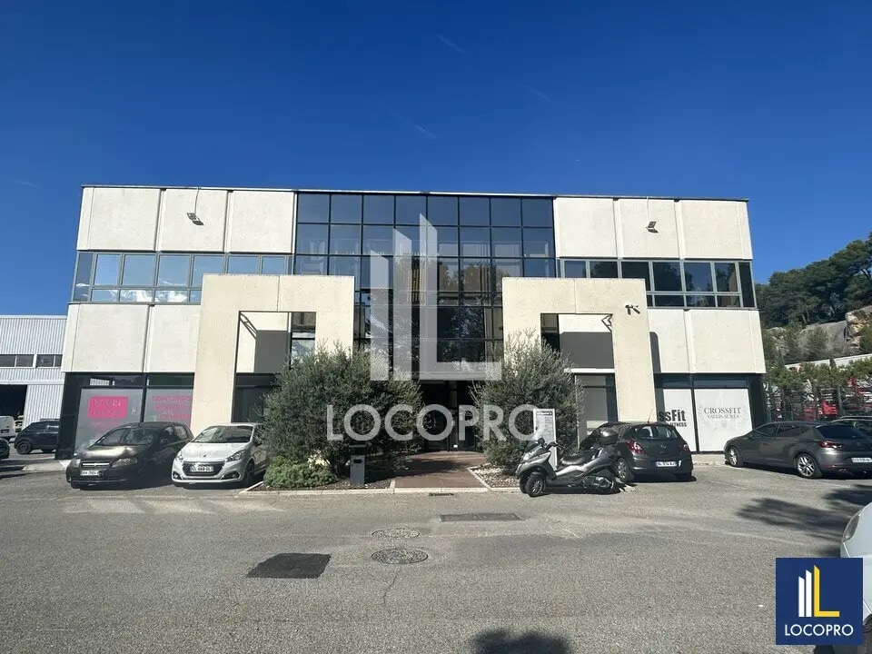 Location Bureaux 485 m² - Photo 1
