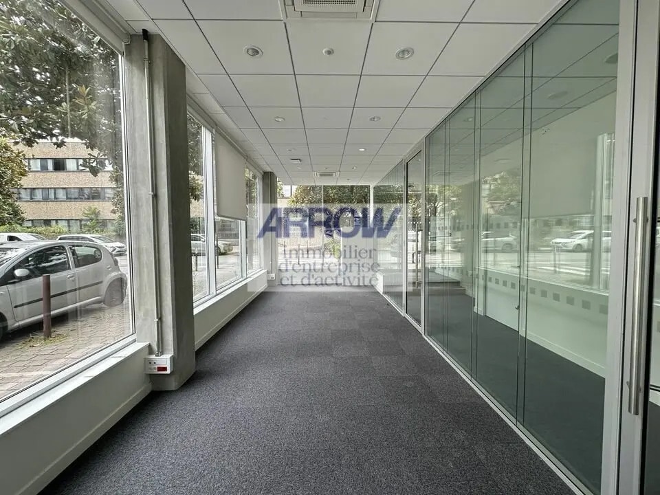 Location Commerce 323 m² - Photo 1