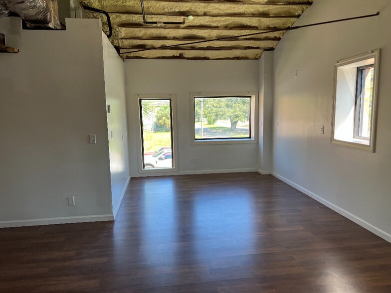 1603 Albany St, Brunswick, GA for rent - Interior Photo - Image 3 of 12