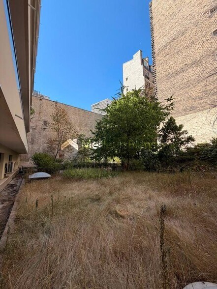 Office in Paris for sale - Building Photo - Image 2 of 11