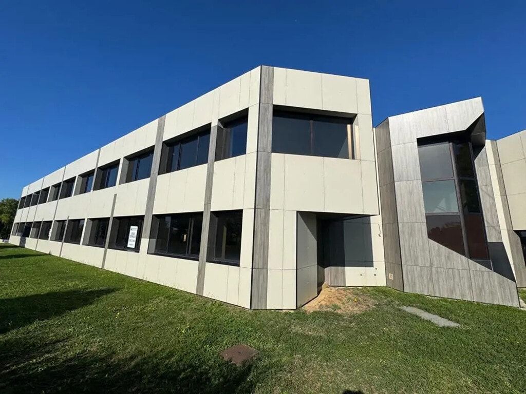 Vente Bureaux 450 m² - Photo 1