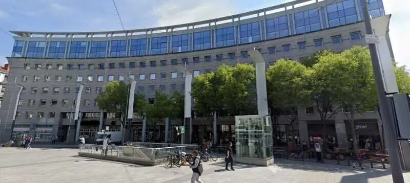 Office in Villeurbanne to rent Building Photo- Image 1 of 2