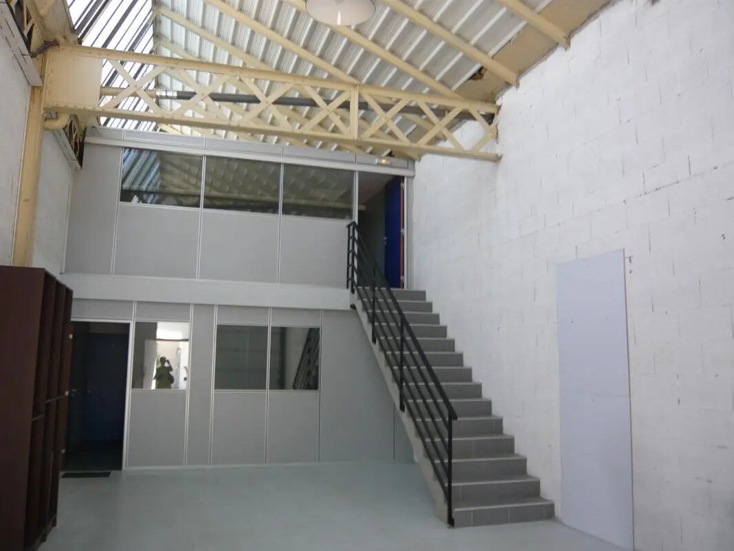 Industrial in Vénissieux to rent Interior Photo- Image 1 of 2