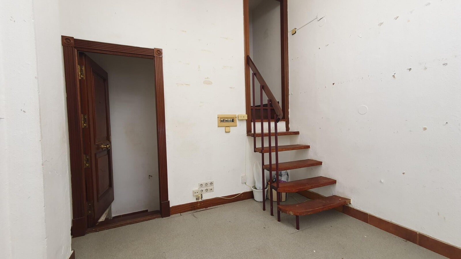 Bilbao, VIZ 48012 - Unit - -  - Interior Photo - Image 1 of 12