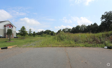 140 N Pointe Blvd, Statesville, NC for sale Primary Photo- Image 1 of 6