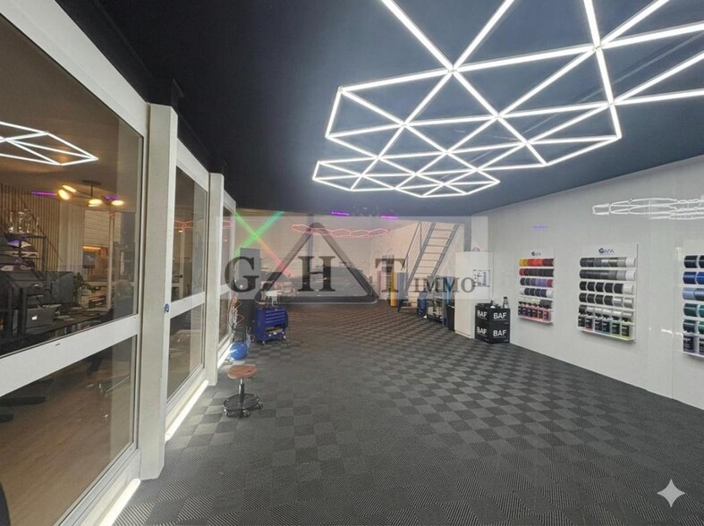 Industrial in Serris to rent - Interior Photo - Image 3 of 10