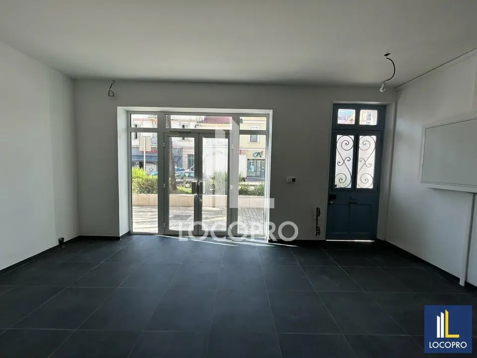 Location Commerce 95 m² - Photo 1