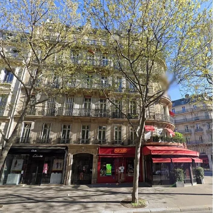 Location Bureaux 243 m² - Photo 1