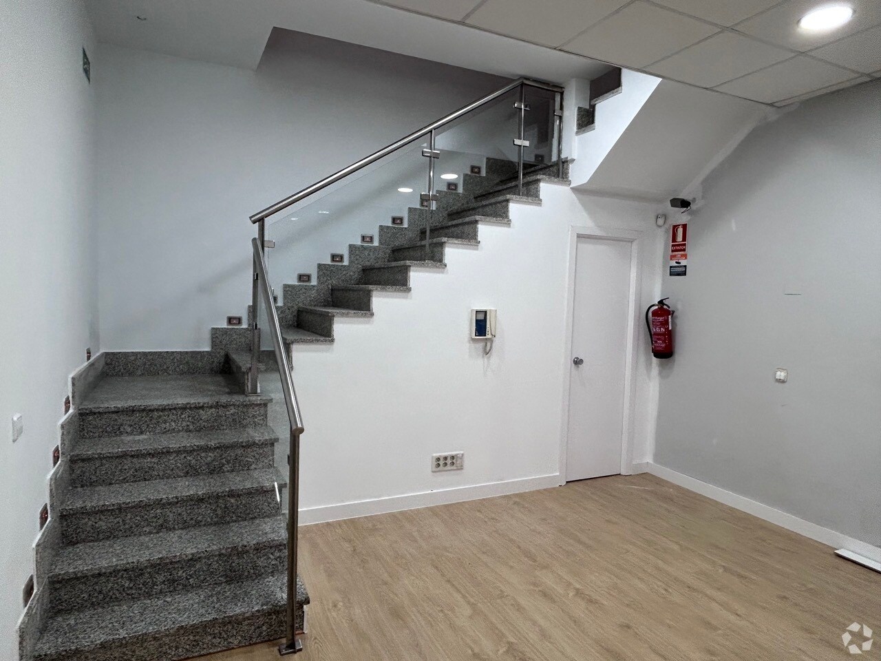 Office / Retail in Madrid, Madrid to rent Interior Photo- Image 1 of 13