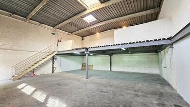 Rue Des Epinettes, Torcy to rent Interior Photo- Image 2 of 17
