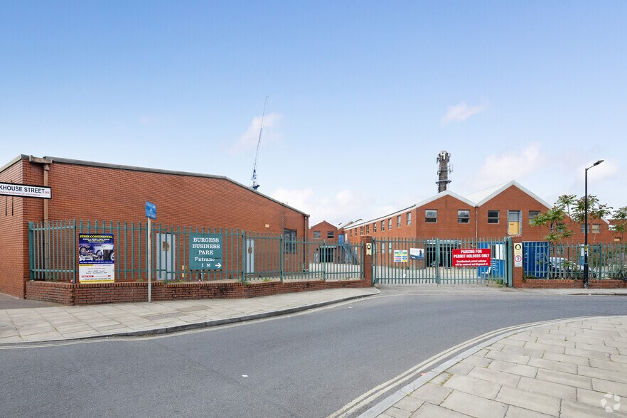 2-40 Parkhouse St, London for sale - Primary Photo - Image 1 of 1
