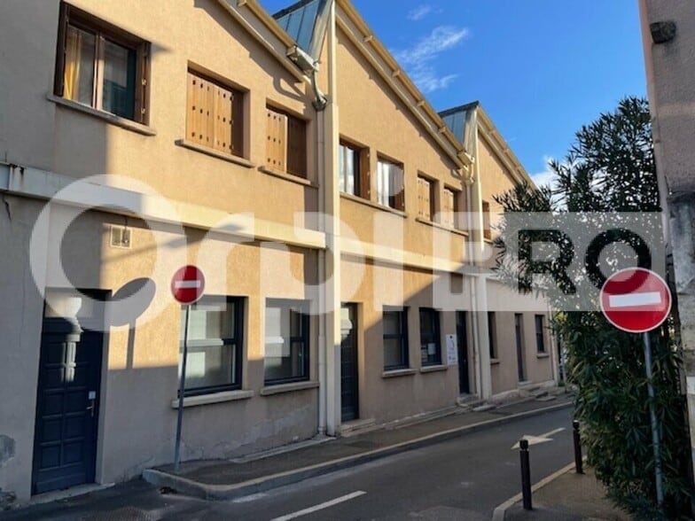Retail in Villefranche-sur-Saône for sale - Building Photo - Image 2 of 9