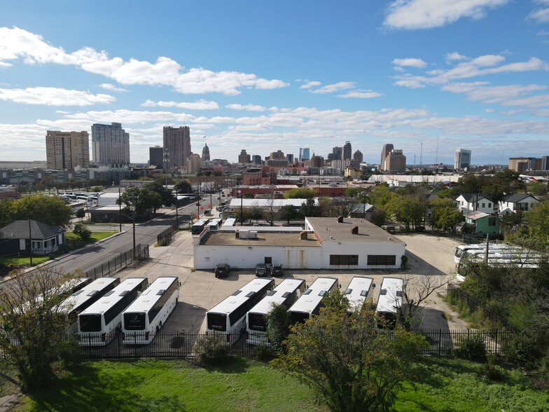 1505 E Houston St, San Antonio, TX for sale - Building Photo - Image 1 of 19